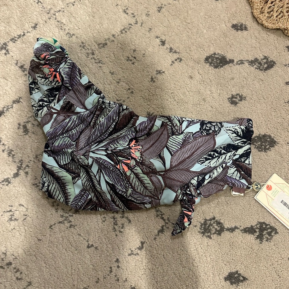 NWT Maaji one shoulder bikini top